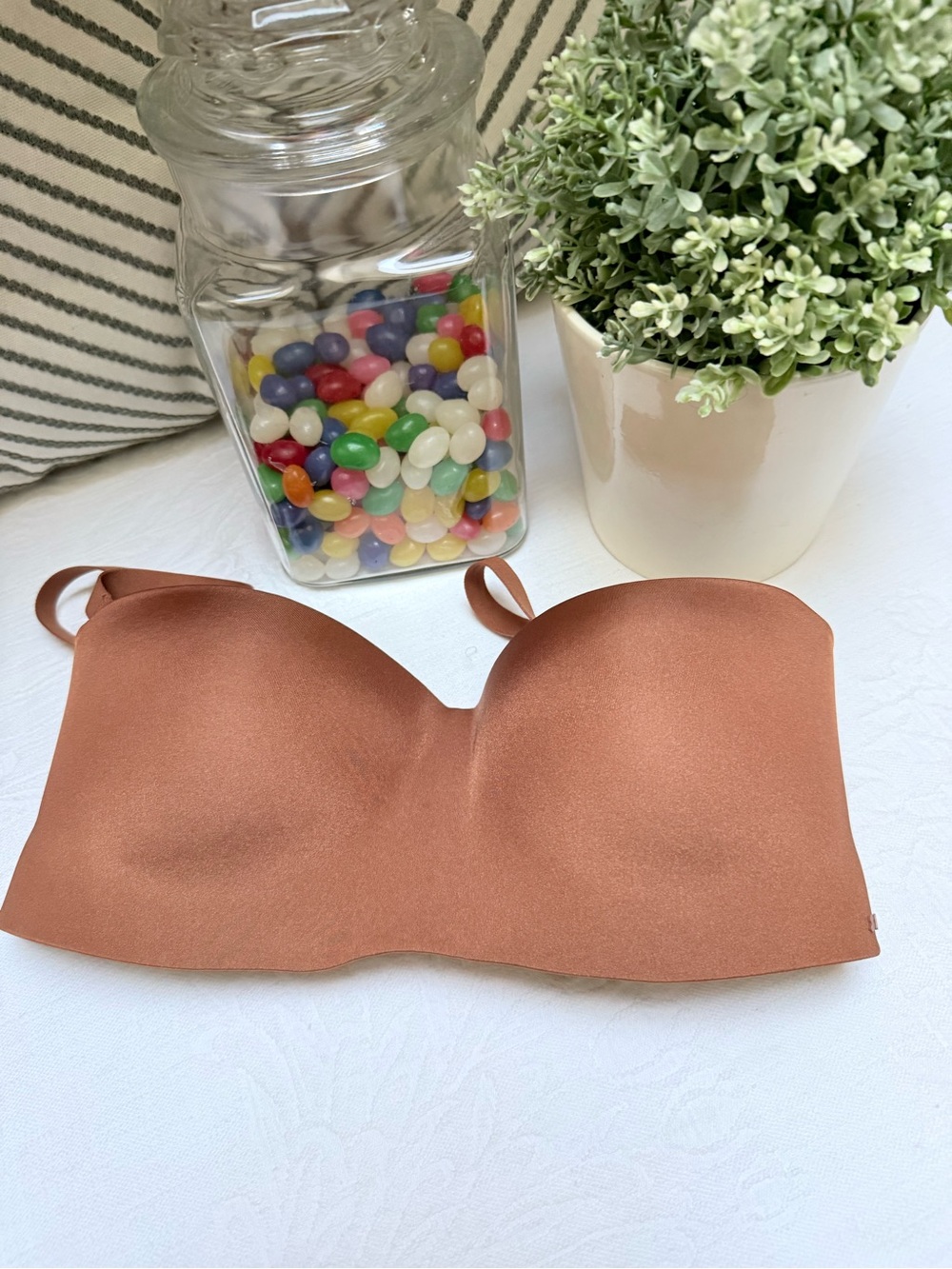 SKIMS Wireless Strapless Bra - 34D Bronze - Picture 3 of 10